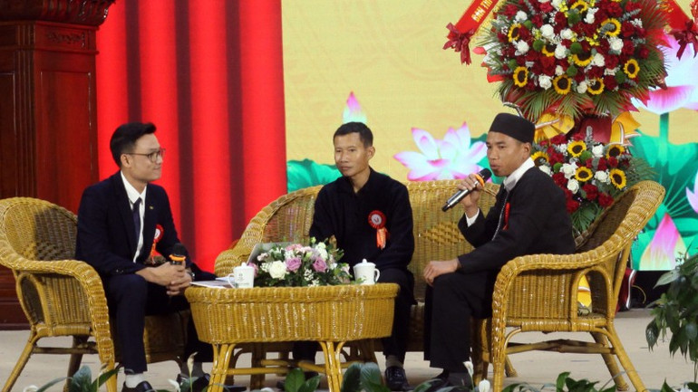 Giao lưu với các điển hình tiên tiến tại Đại hội. 2-4994.jpg