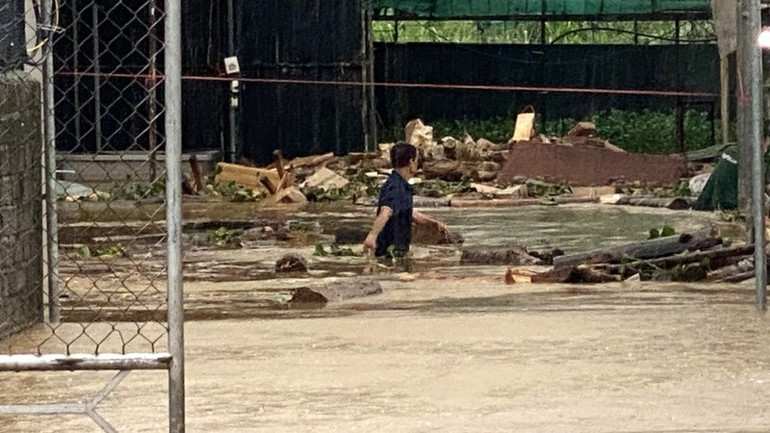 Tài sản của người dân bị thiệt hại vì ngập úng. nhieu-tai-san-cua-nguoi-dan-thiet-hai-do-ngap-ung-374.jpg