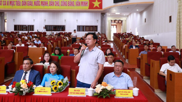Đại diện hiệp hội năng lượng Lai Châu phát biểu ý kiến tại buổi đối thoại. 5g1a5121-1604.jpg