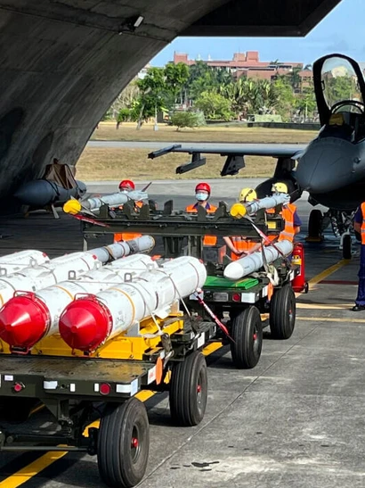 [Video] Trung Quốc phản đối mạnh việc Mỹ bán vũ khí cho Đài Loan