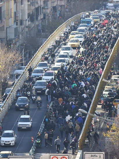 [Video] Hàng loạt quốc gia kêu gọi công dân rời Iran ngay lập tức