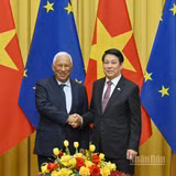 Chủ tịch nước Lương Cường hội đàm với Chủ tịch Hội đồng châu Âu Antonio Costa. (Ảnh: THỦY NGUYÊN)