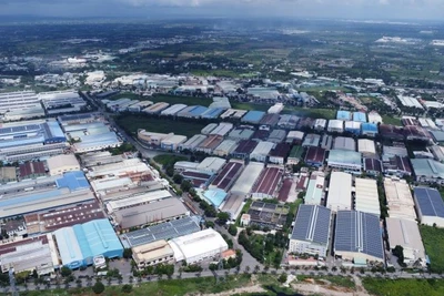 Nhiều doanh nghiệp tại Khu Công nghiệp Tân Tạo, Thành phố Hồ Chí Minh sử dụng điện mặt trời áp mái.