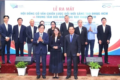 Đại học Quốc gia Thành phố Hồ Chí Minh ra mắt Hội đồng Cố vấn chiến lược Đổi mới sáng tạo dưới sự chứng kiến của đồng chí Nguyễn Văn Được, Chủ tịch Ủy ban nhân dân Thành phố Hồ Chí Minh.