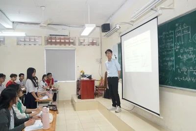 Học sinh Trường THCS-THPT Trần Đại Nghĩa trong giờ học. (Ảnh: THẾ ANH)