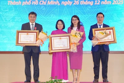 Các tập thể, cá nhân vinh dự nhận Huân chương Lao động do Chủ tịch nước trao tặng.