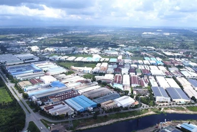 Nhiều doanh nghiệp tại Khu Công nghiệp Tân Tạo, Thành phố Hồ Chí Minh sử dụng điện mặt trời áp mái. 