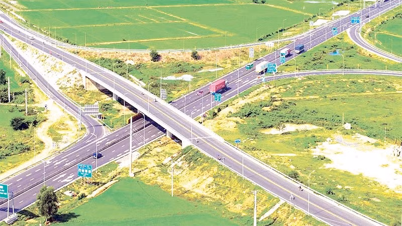 Nút giao trên tuyến cao tốc Vĩnh Hảo-Phan Thiết.