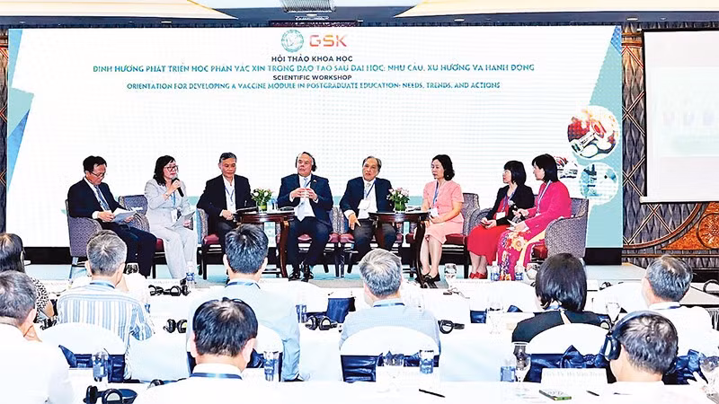 Các chuyên gia bàn thảo về đưa học phần vắc-xin vào giảng đường y khoa.