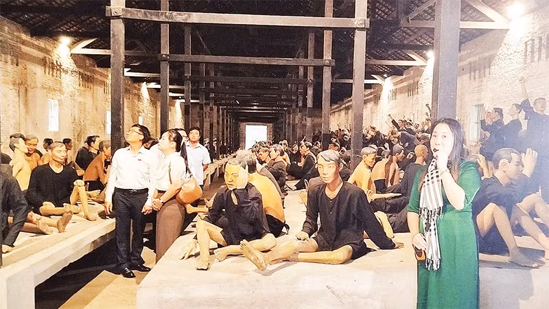 Khuôn viên Nhà giam C tại Di tích lịch sử Nhà tù Phú Lợi.