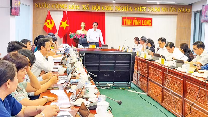 Lãnh đạo tỉnh Vĩnh Long thường xuyên họp trực tuyến với các xã, phường để tháo gỡ khó khăn về thủ tục hành chính.