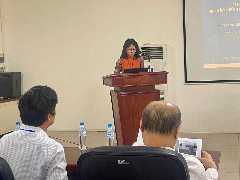 Tiến sĩ Đặng Thị Phong Lan , Hiệu trưởng Trường đại học Mỹ thuật Việt Nam phát biểu đề dẫn hội thảo. z6736836082166-089ea649cd297a54d530411af838eabe.jpg
