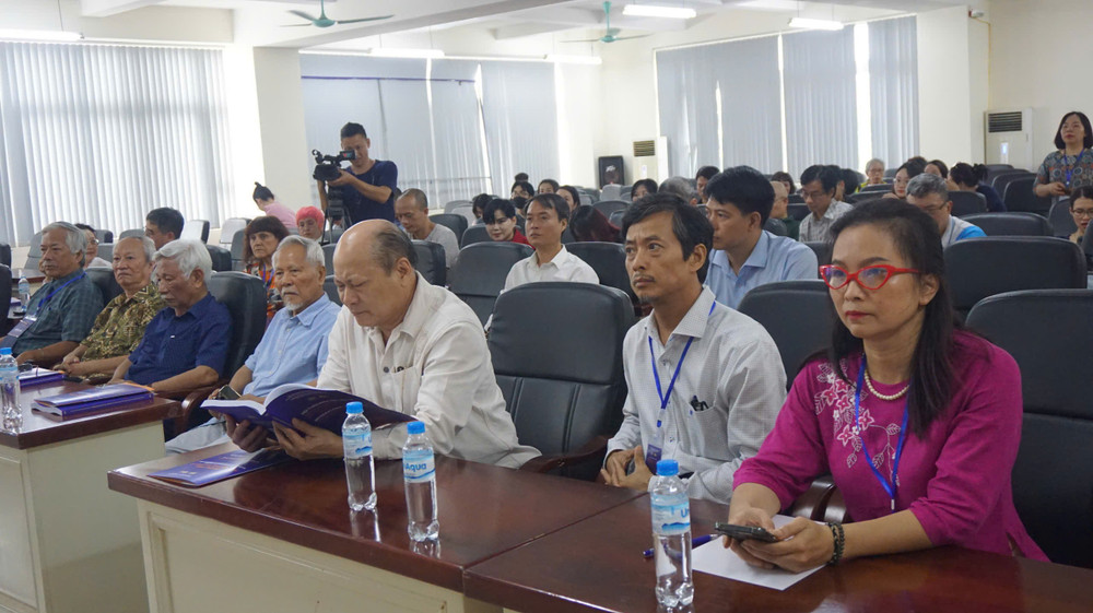 Hội thảo thu hút sự quan tâm của đông đảo những người yêu mỹ thuật. z6736789808089-d525537f486745044c9a8d44b37a5288.jpg