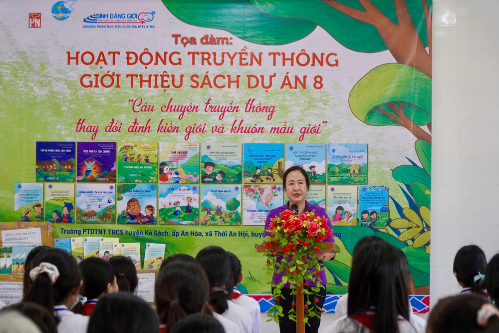 Bà Phan Thị Xinh Hưởng, Chủ tịch Hội Liên hiệp Phụ nữ Việt Nam tỉnh Sóc Trăng, phát biểu tại sự kiện. dsc07060.jpg