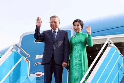 Tổng Bí thư Tô Lâm và Phu nhân cùng Đoàn đại biểu cấp cao Việt Nam lên đường thăm cấp Nhà nước tới Đại Hàn Dân Quốc. Ảnh: TTXVN