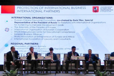 Phiên thảo luận về phát triển doanh nghiệp, hợp tác kinh tế đối ngoại và đầu tư. Ảnh: Thanh Nga