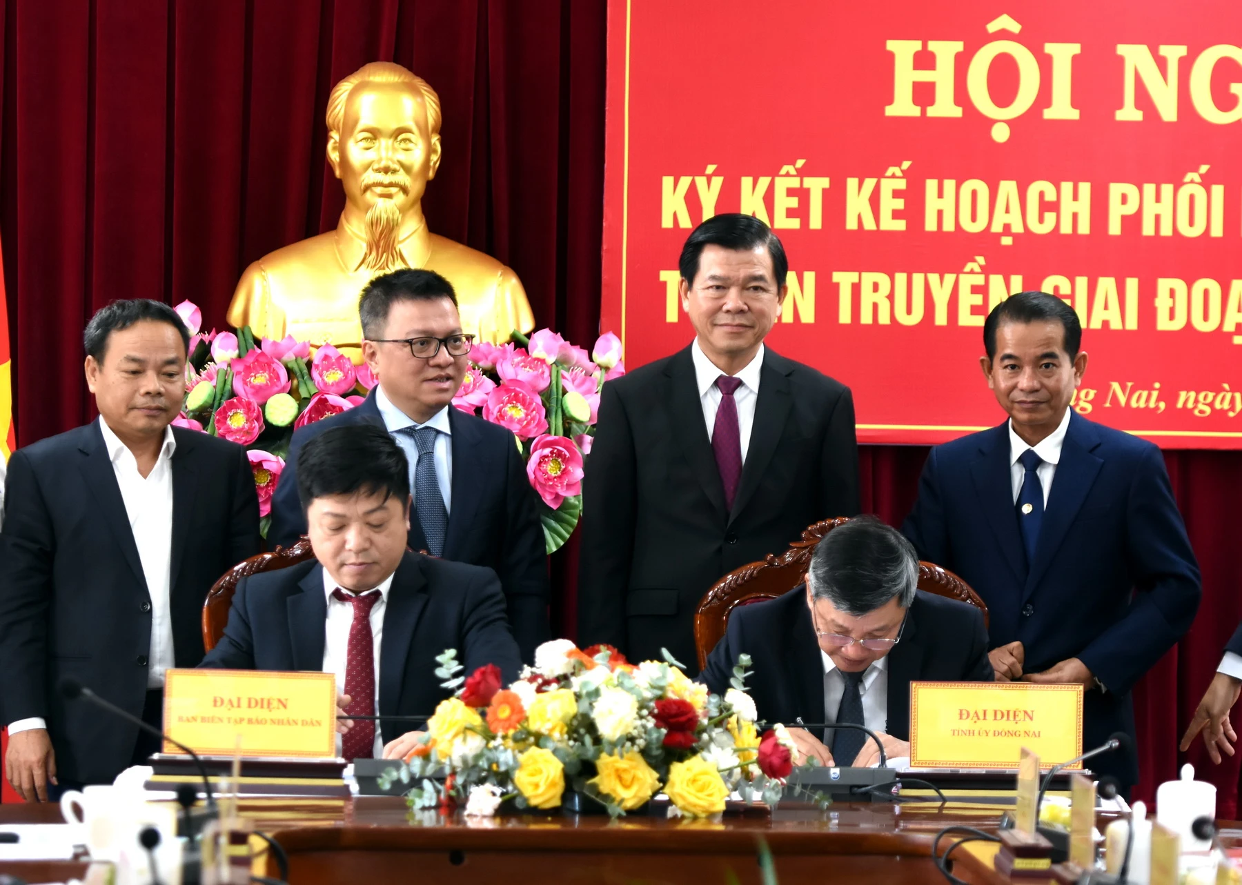 Lễ ký kết Kế hoạch phối hợp công tác tuyên truyền giai đoạn 2023-2025 giữa Báo Nhân Dân và Tỉnh ủy Đồng Nai.