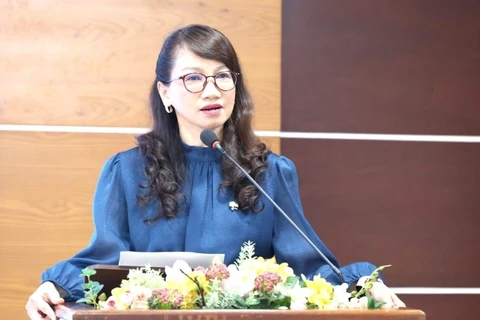 Giáo sư, Tiến sĩ Nguyễn Thị Thanh Mai, Giám đốc Đại học Quốc gia Thành phố Hồ Chí Minh phát biểu tại buổi gặp mặt.