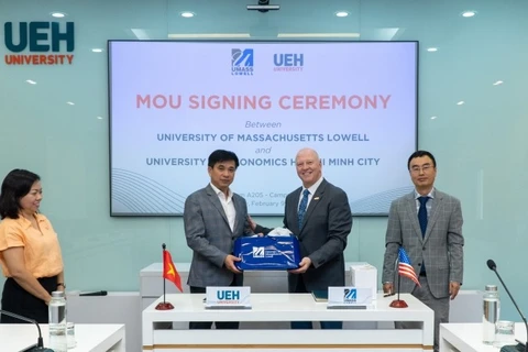 UEH và Đại học Massachusetts Lowell (Hoa Kỳ) ký kết Biên bản ghi nhớ hợp tác (MOU).
