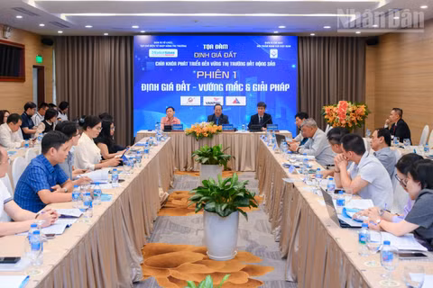 Toàn cảnh buổi tọa đàm “Định giá đất-Chìa khóa phát triển bền vững thị trường bất động sản”.