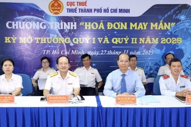 Ban Tổ chức và Hội đồng giám sát Chương trình hóa đơn may mắn tại Thành phố Hồ Chí Minh.