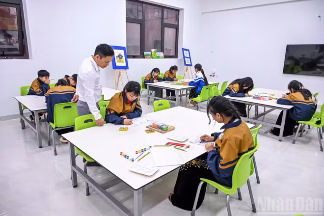 Trường phổ thông nội trú liên cấp Si Pa Phìn, tỉnh Điện Biên, hoàn thành từ đầu năm 2026, là nơi sinh hoạt, học tập tiện nghi, khang trang cho gần 1.100 học sinh và cán bộ, giáo viên (Ảnh: THÀNH ĐẠT)