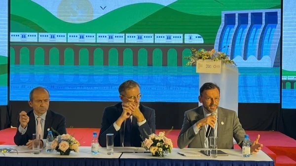 Lễ kỷ niệm 30 Cơ quan phát triển Pháp hiện diện tại Việt Nam diễn ra tại Đại sứ quán Pháp tại Việt Nam.