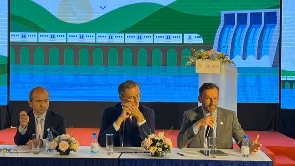 Lễ kỷ niệm 30 Cơ quan phát triển Pháp hiện diện tại Việt Nam diễn ra tại Đại sứ quán Pháp tại Việt Nam.