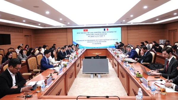 Tăng cường hợp tác thực chất trên nhiều mặt giữa Việt Nam và Cộng hòa Pháp. 