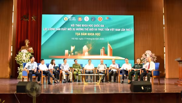 Các đại biểu tham gia Hội thảo Khoa học quốc gia "Lực lượng sản xuất mới - Xu hướng thế giới và thực tiễn Việt Nam".