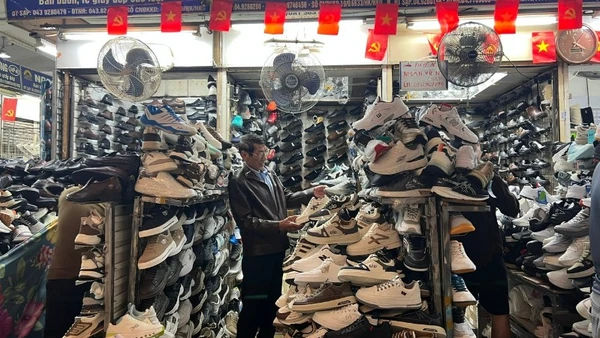 Nhu cầu mua sắm dịp Tết Nguyên đán tăng cao. (Ảnh: minh họa)