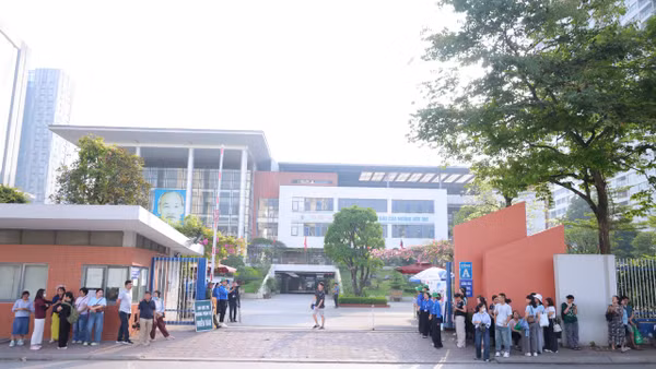 Ngày 1/6, các học sinh tại Hà Nội đã chính thức bước vào kỳ thi tuyển sinh vào lớp 10 các trường Trung học phổ thông chuyên