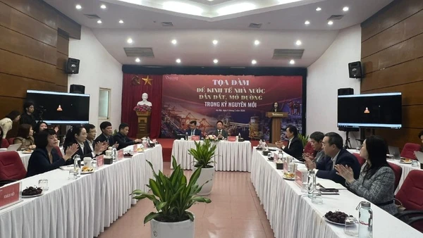 Quang cảnh Tọa đàm "Để kinh tế Nhà nước dẫn dắt, mở đường trong kỷ nguyên mới" do Báo Tiền Phong tổ chức.