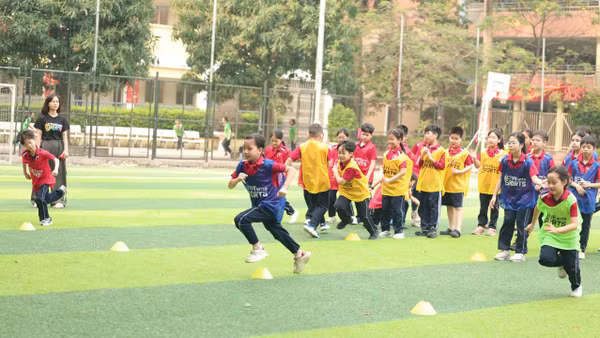 Giờ học thể chất của học sinh Trường tiểu học, trung học cơ sở và trung học phổ thông Thực nghiệm khoa học giáo dục (Hà Nội).