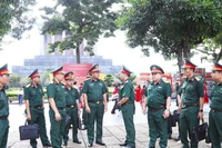 Bộ Tư lệnh Lăng Chủ tịch Hồ Chí Minh báo cáo việc triển khai lắp lắp đặt lều y tế sau Lăng Chủ tịch Hồ Chí Minh.