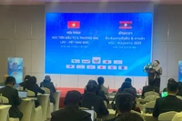 Đại sứ Lào tại Việt Nam Khamphao Ernthavanh phát biểu tại hội thảo.