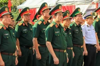 Đoàn đại biểu Bộ Quốc phòng viếng nghĩa trang liệt sĩ Đồi 82.