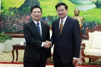 Phó Thủ tướng Hồ Đức Phớc hội kiến Tổng Bí thư, Chủ tịch nước Lào Thongloun Sisoulith. (Ảnh: DUY TOÀN)