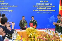 Đại tướng Phan Văn Giang và Đại tướng Tea Seiha đã ký kết Kế hoạch hợp tác năm 2026, Bản ghi nhớ về tăng cường hợp tác đào tạo, tập huấn nguồn nhân lực và Thỏa thuận về hợp tác biên phòng giữa hai Bộ Quốc phòng.