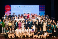 Chiến dịch "Không một mình" với sự đồng hành, hưởng ứng của nhiều bộ, ngành, tổ chức, nhà trường và những người nổi tiếng.