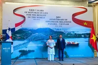 Bà Nubiela Ayala Modes, Đại sứ đặc mệnh toàn quyền nước Cộng hòa Panama tại Việt Nam và đồng chí Vũ Hải Hà, Ủy viên Trung ương Đảng; Phó Bí thư chuyên trách Đảng ủy Quốc hội, Ủy viên Ủy ban Thường vụ Quốc hội. (Ảnh: KHẮC KIÊN)