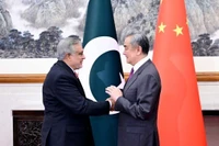 Ông Vương Nghị trong cuộc gặp với người đồng cấp Pakistan Mohammad Ishaq Dar ở thủ đô Bắc Kinh. (Ảnh: Bộ Ngoại giao Trung Quốc)
