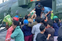 20 tấn hàng được chuyển đến người dân vùng lũ.