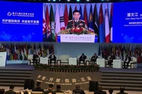 Đại tướng Phan Văn Giang, Ủy viên Bộ Chính trị, Phó Bí thư Quân ủy Trung ương, Bộ trưởng Quốc phòng phát biểu tại Phiên toàn thể 1.