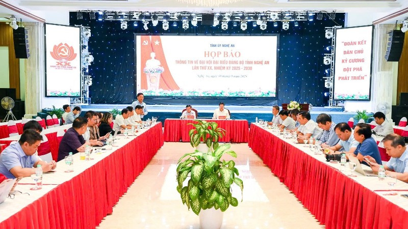 Quang cảnh buổi họp báo.