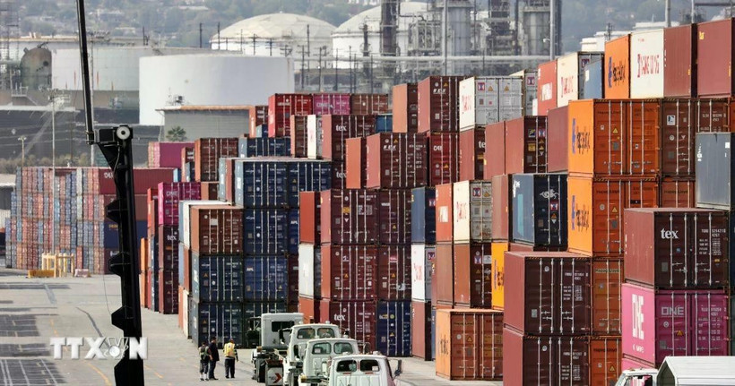 Cảng hàng hóa Long Beach, Mỹ. (Ảnh: THX/TTXVN)