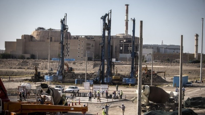 Công nhân làm việc tại công trường xây dựng giai đoạn 2 của Nhà máy điện hạt nhân Bushehr ở miền nam Iran, ngày 10/11/2019. (Ảnh: Xinhua)