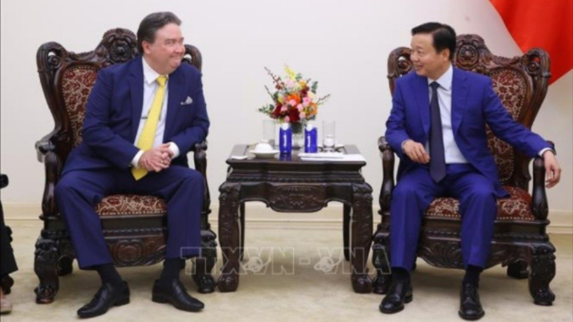 Phó Thủ tướng Trần Hồng Hà tiếp Đại sứ Hoa Kỳ tại Việt Nam Marc Knapper. (Ảnh: Văn Điệp/TTXVN)