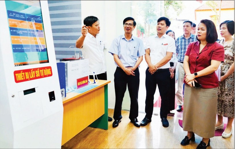 Đoàn công tác Bộ Khoa học và Công nghệ khảo sát thực tế tại Trung tâm Phục vụ hành chính công phường Phù Liễn, thành phố Hải Phòng.