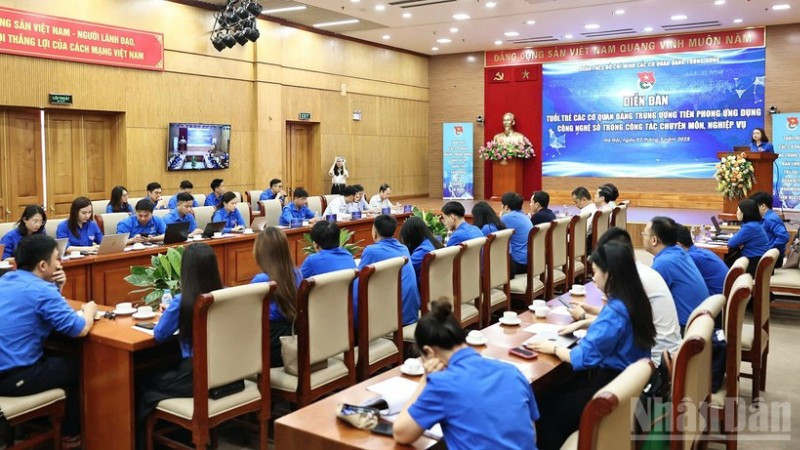 Toàn cảnh diễn đàn.